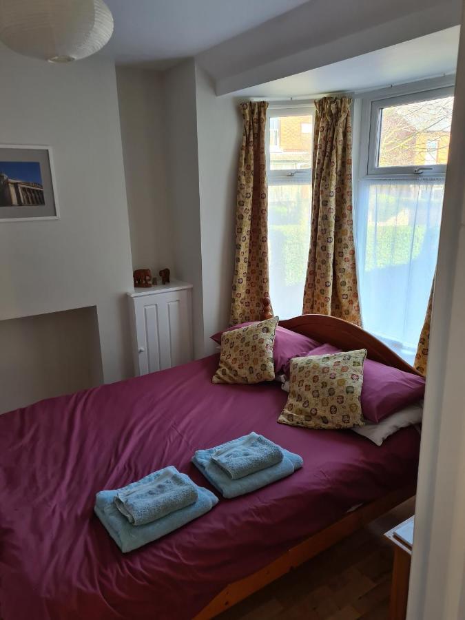 Bramblhen Villa Nottingham Bagian luar foto
